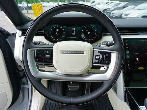 Used 2026 Land Rover Range Rover SE AWD/4WD image 16