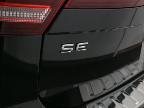 Used 2024 Volkswagen Tiguan SE AWD/4WD image 12