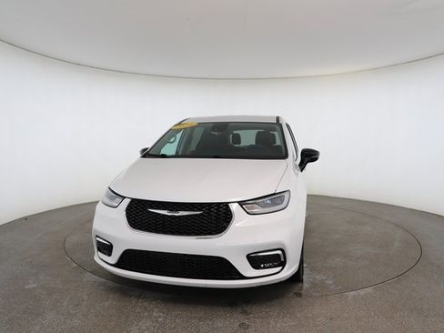 Used 2024 Chrysler Pacifica Touring-L image 31