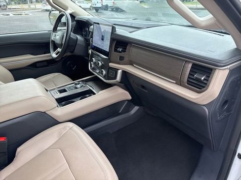 Used 2024 Ford Expedition Limited RWD image 16