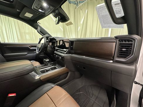 Certified 2024 Chevrolet Silverado 1500 High Country w/ High Country Premium Package AWD/4WD image 21