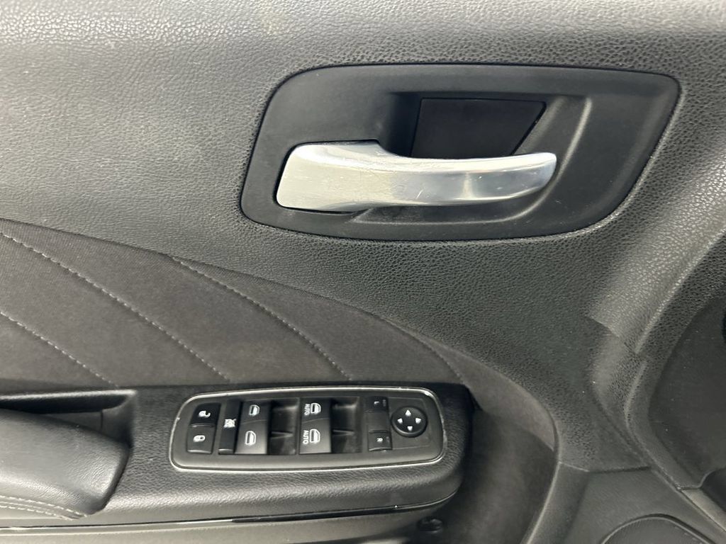 Used 2022 Dodge Charger SXT w/ Blacktop Package RWD image 11