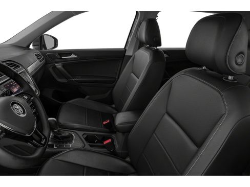 Used 2020 Volkswagen Tiguan SE w/ Panoramic Sunroof Package AWD/4WD image 6