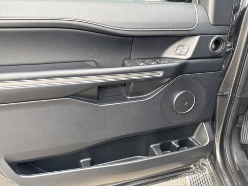 Used 2021 Ford Expedition XLT image 16