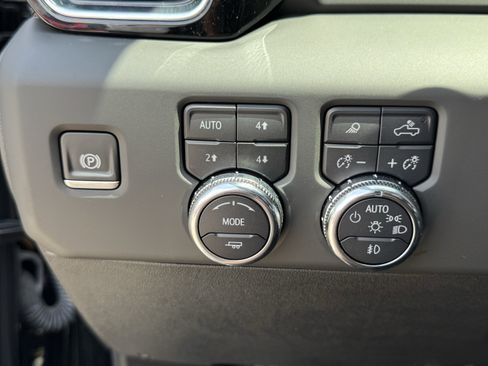 Used 2025 GMC Sierra 2500 Denali AWD/4WD image 25