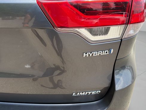 Used 2017 Toyota Highlander Limited Platinum w/ Carpet Mat Package AWD/4WD image 37