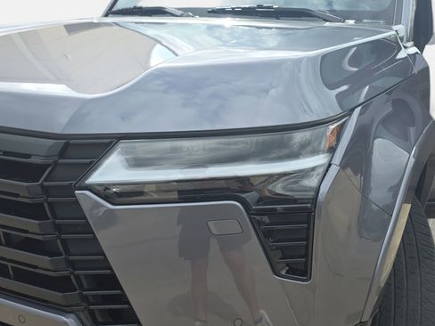 Used 2024 Lexus GX 550 w/ Accessory Package (Z1) AWD/4WD image 30