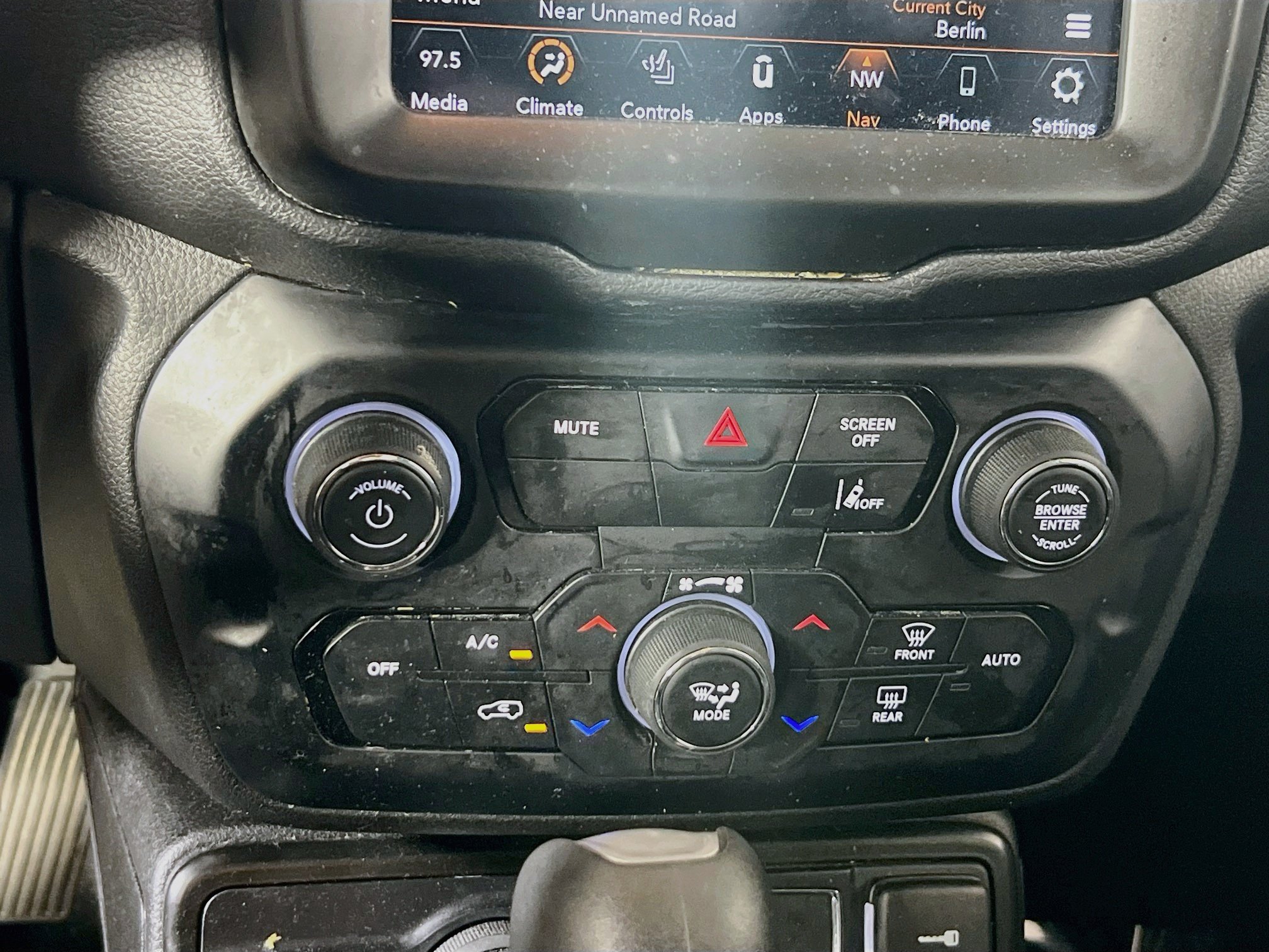 Used 2023 Jeep Renegade Altitude w/ Convenience Group I AWD/4WD image 16