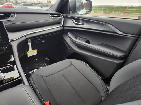 New 2025 Jeep Grand Cherokee Laredo w/ MOPAR Finishing Package image 21