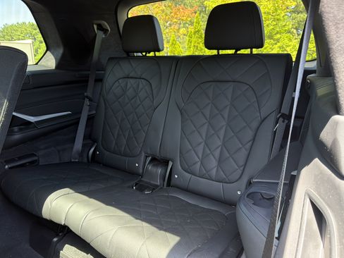 Used 2025 BMW X7 xDrive40i w/ M Sport Package AWD/4WD image 11