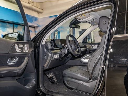 Used 2026 Mercedes-Benz GLS 450 4MATIC image 13