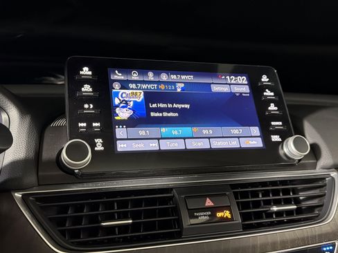 Used 2020 Honda Accord Touring image 23
