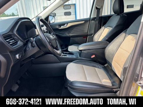 Used 2021 Ford Escape Titanium w/ Titanium Elite Package AWD/4WD image 10