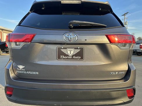 Used 2017 Toyota Highlander XLE image 7