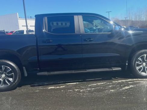 Used 2022 Chevrolet Silverado 1500 LT AWD/4WD image 9