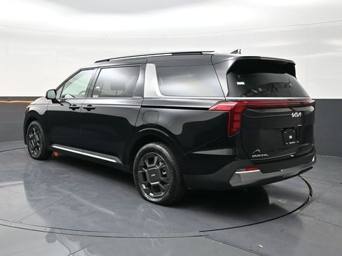 Used 2025 Kia Carnival SX image 3