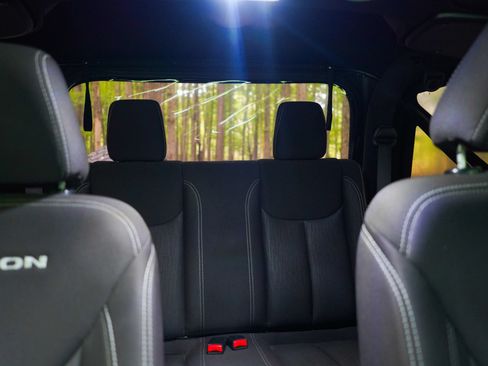 Used 2017 Jeep Wrangler Rubicon AWD/4WD image 21