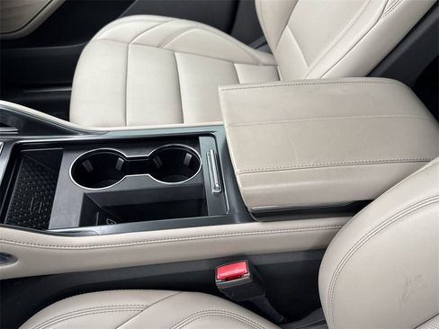 Used 2025 Lincoln Nautilus Premier image 24