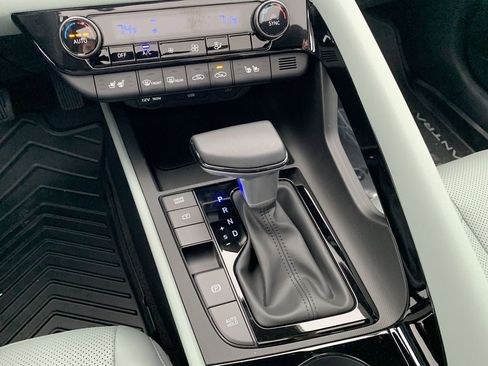 New 2025 Hyundai Elantra Limited image 43