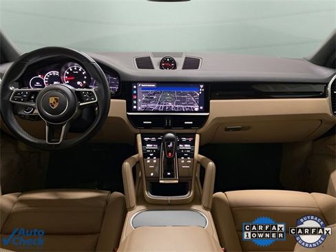 Used 2022 Porsche Cayenne w/ Premium Package image 11