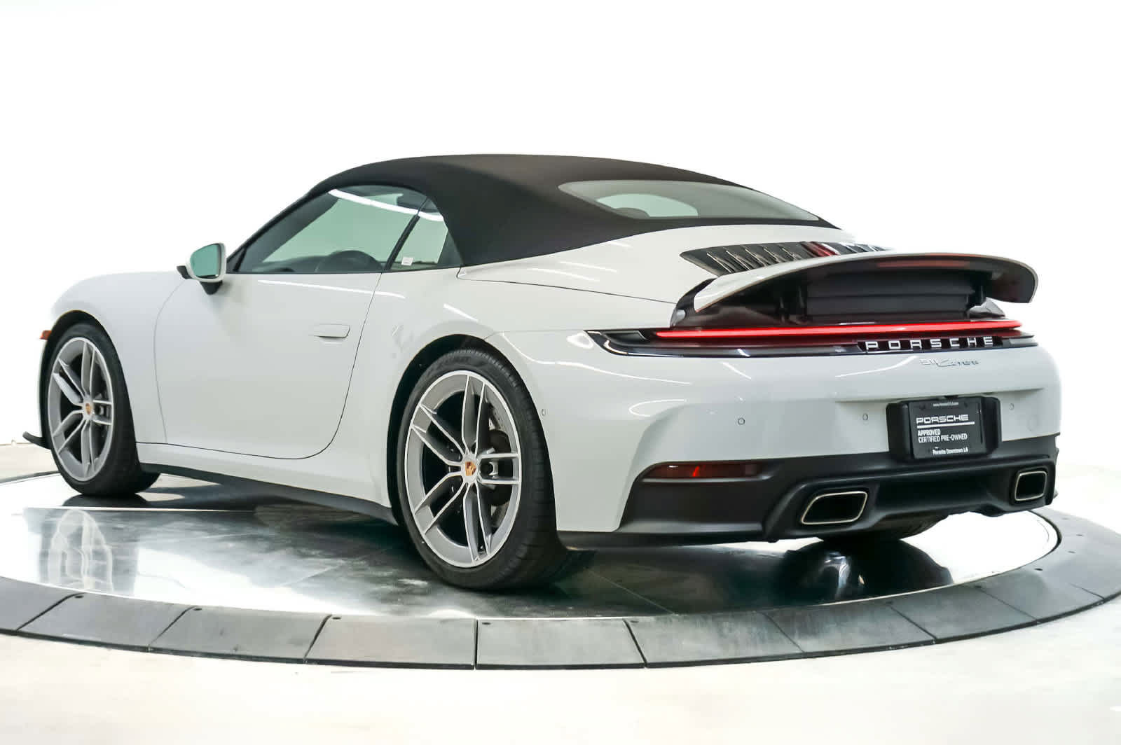 Certified 2025 Porsche 911 Carrera RWD image 3