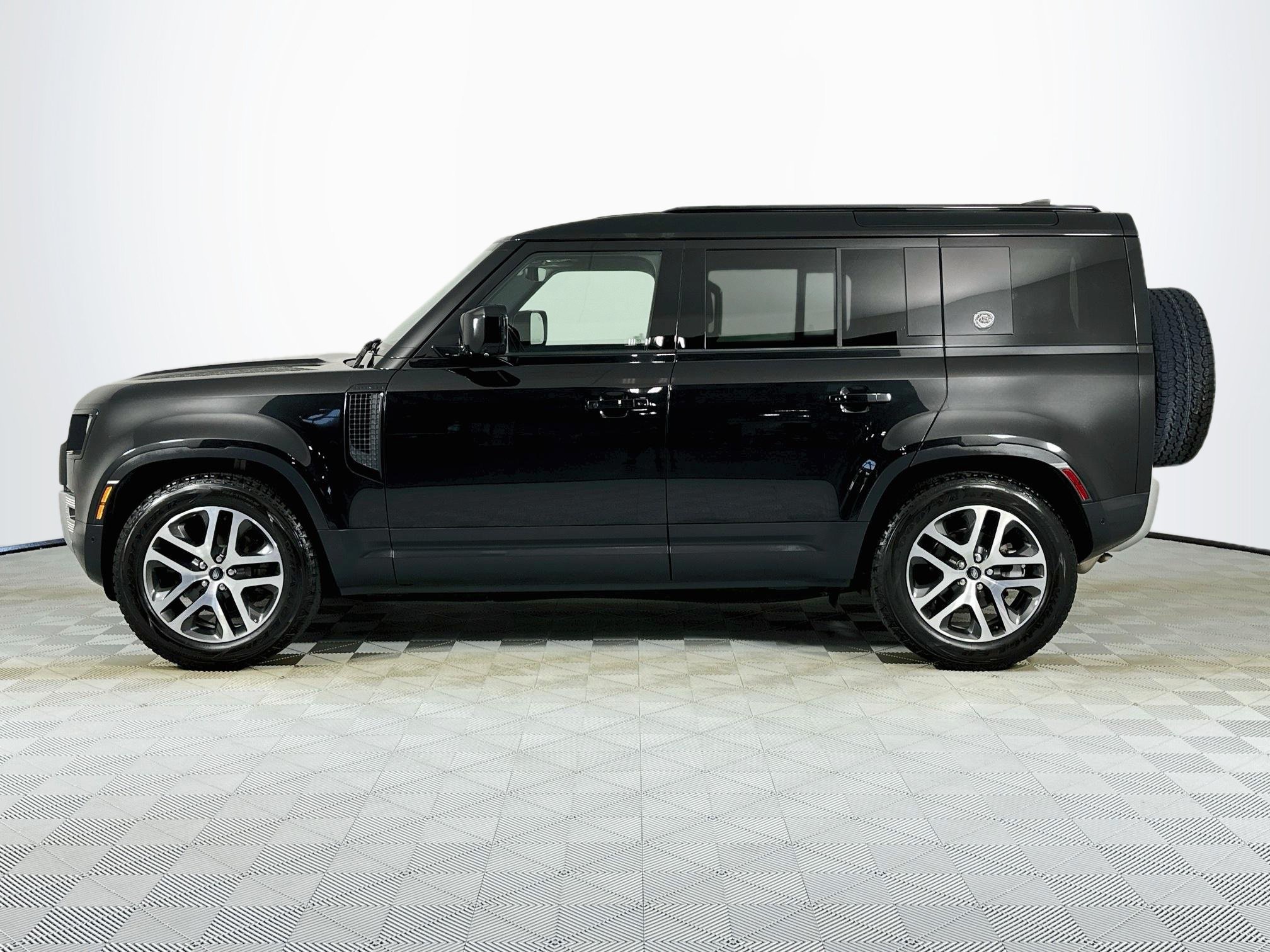 Certified 2024 Land Rover Defender 110 S AWD/4WD image 8