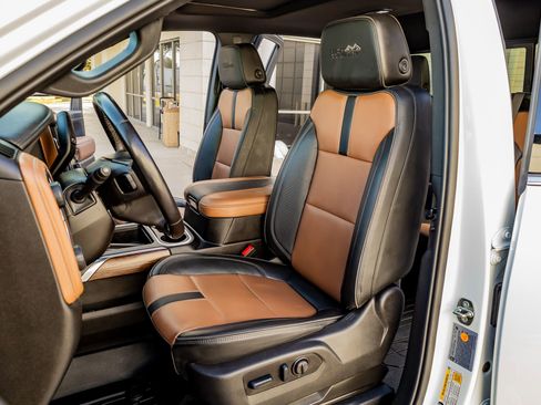 Used 2023 Chevrolet Silverado 3500 High Country w/ Technology Package image 29