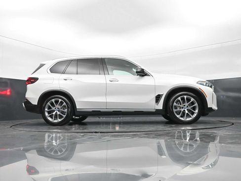 Used 2025 BMW X5 xDrive50e w/ Executive Package AWD/4WD image 28
