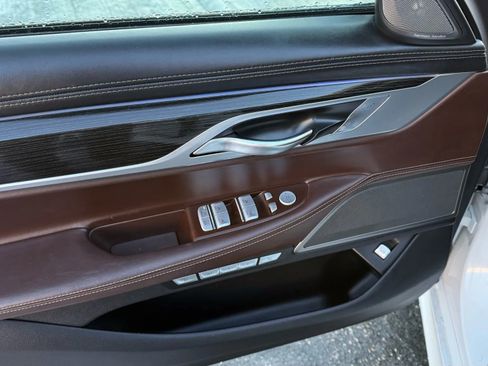 Used 2016 BMW 750i xDrive image 18