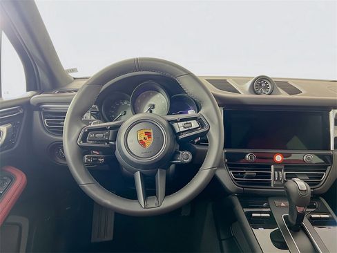 New 2026 Porsche Macan S image 25