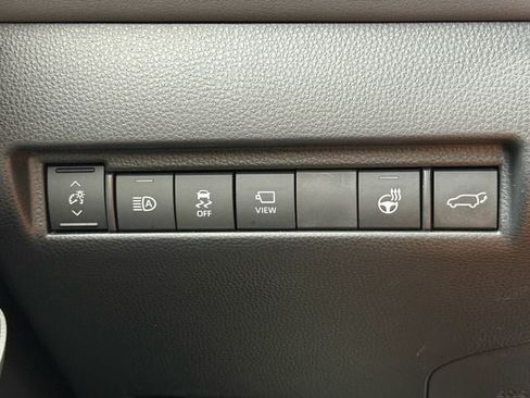 Used 2023 Toyota Venza Limited AWD/4WD image 28