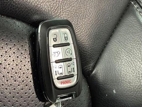 Used 2022 Chrysler Pacifica Touring-L image 20