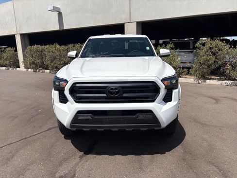 Used 2025 Toyota Tacoma SR5 AWD/4WD image 4