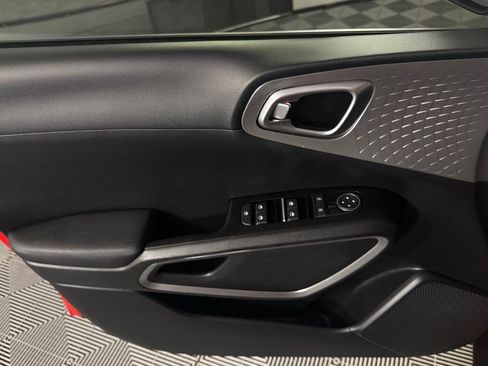 Used 2025 Kia Soul S FWD image 26