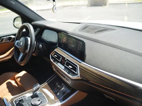 Used 2019 BMW X5 xDrive40i w/ M Sport Package AWD/4WD image 15