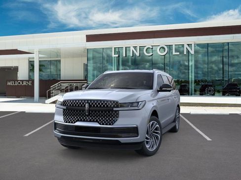 New 2026 Lincoln Navigator Premiere image 2