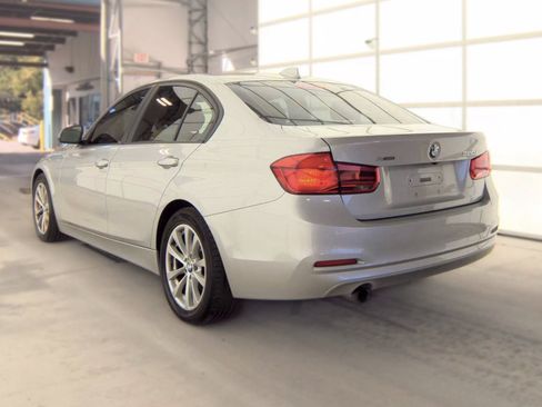 Used 2018 BMW 320i xDrive Sedan AWD/4WD image 4