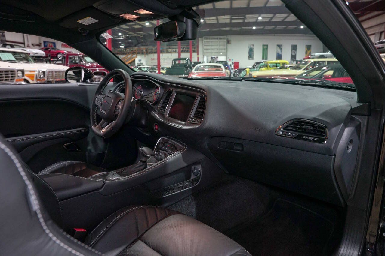 Used 2016 Dodge Challenger SRT Hellcat RWD image 35