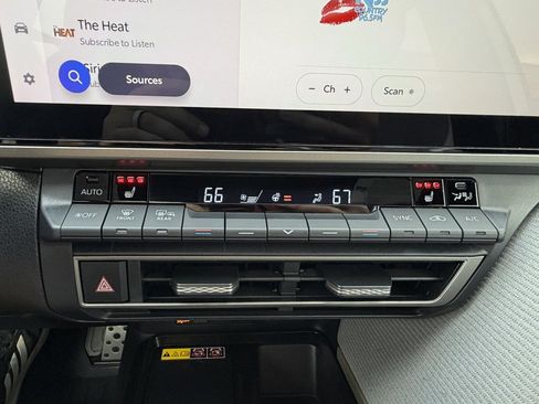 Used 2026 Toyota Camry SE w/ Multimedia Upgrade Package AWD/4WD image 18