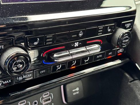 Used 2022 Jeep Grand Cherokee L Limited image 23