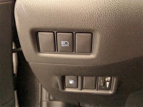 Used 2020 Toyota C-HR XLE image 29