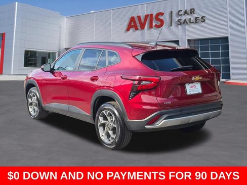 Used 2025 Chevrolet Trax LT w/ LT Convenience Package FWD image 9