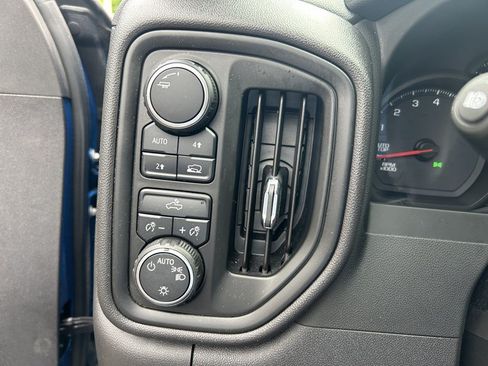 Used 2023 Chevrolet Silverado 1500 Custom AWD/4WD image 17