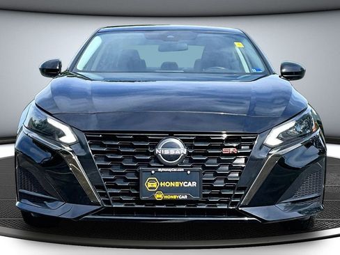 Used 2024 Nissan Altima 2.5 SR FWD image 2