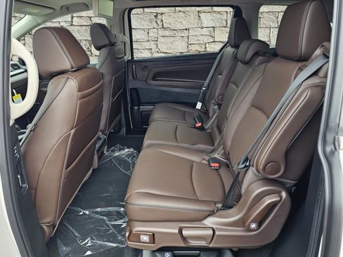 New 2026 Honda Odyssey Touring image 17