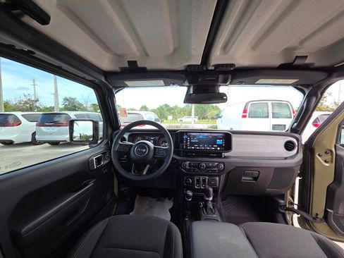Used 2025 Jeep Wrangler Sport AWD/4WD image 18