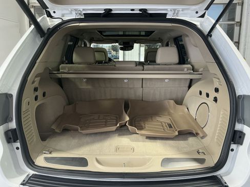 Used 2019 Jeep Grand Cherokee Overland AWD/4WD image 26