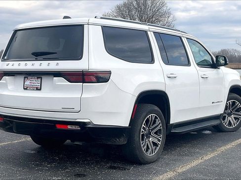 Used 2024 Jeep Wagoneer Series II image 4