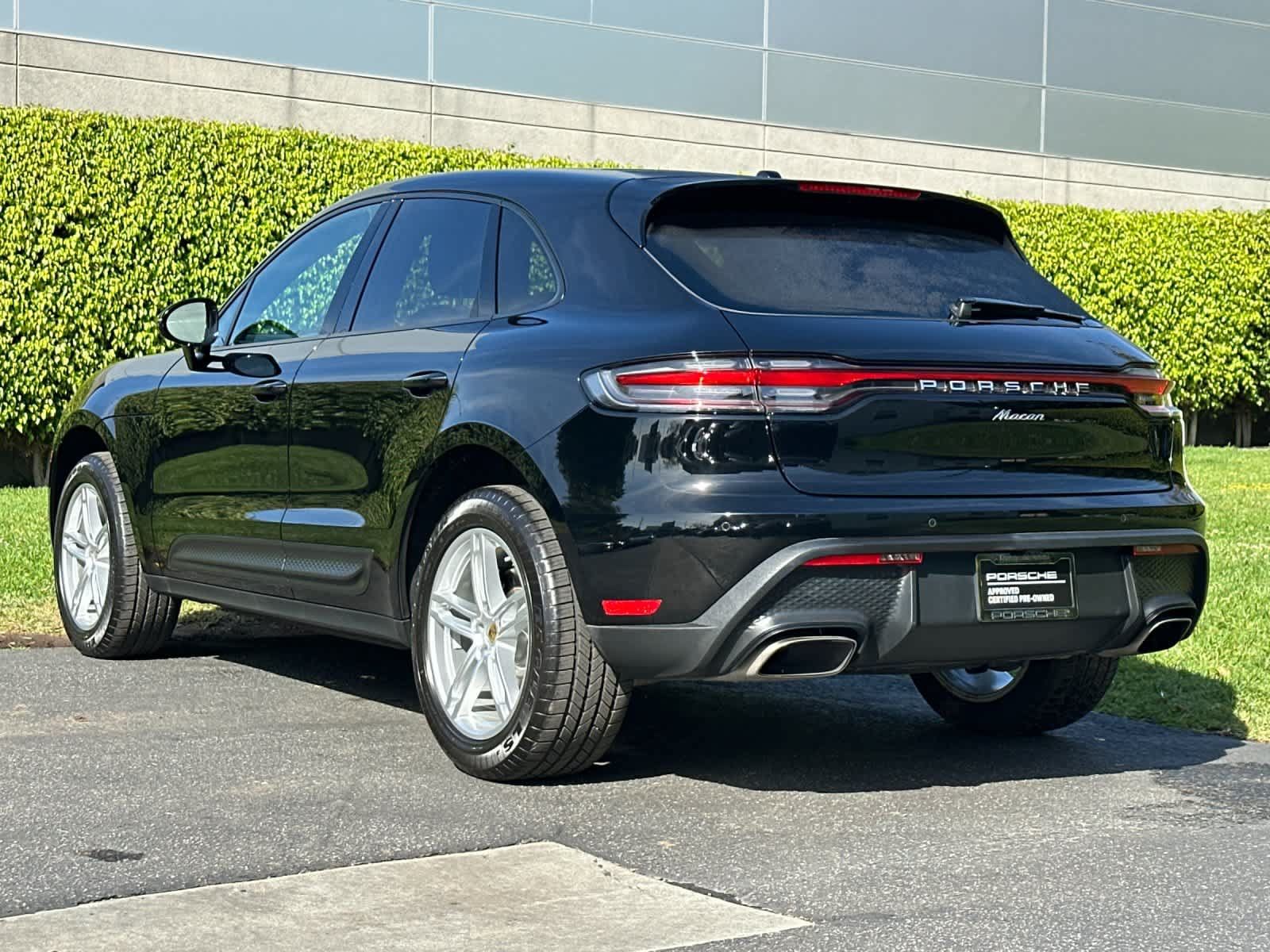 Certified 2025 Porsche Macan AWD/4WD image 3