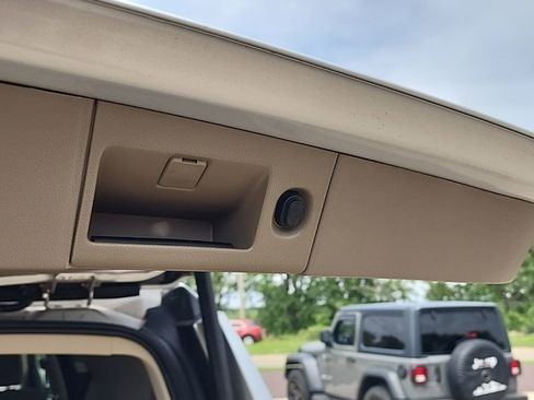 Used 2018 Chevrolet Tahoe LT AWD/4WD image 22